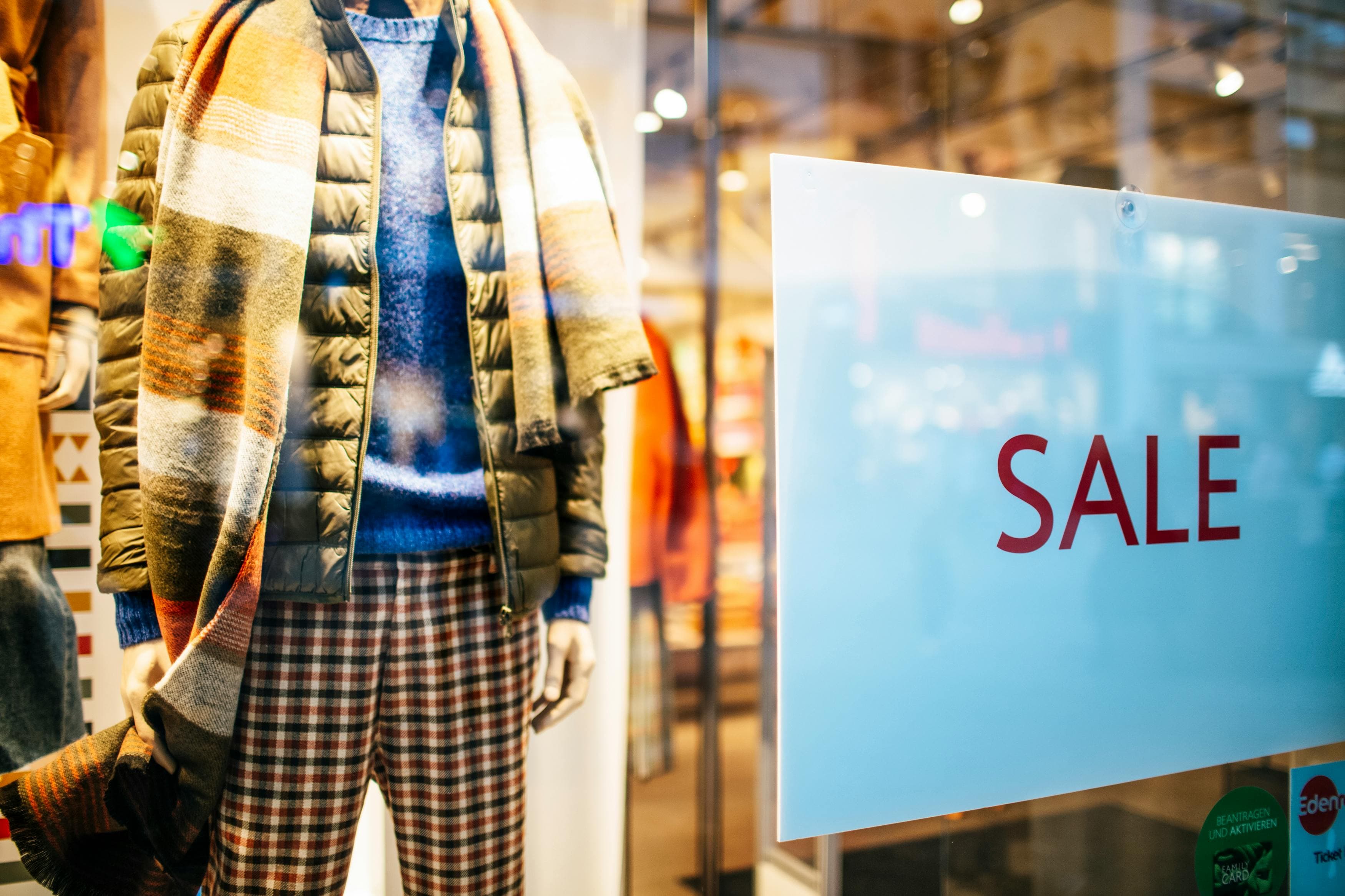 Sale countdown timer and discount tags on a Shopify store product page
