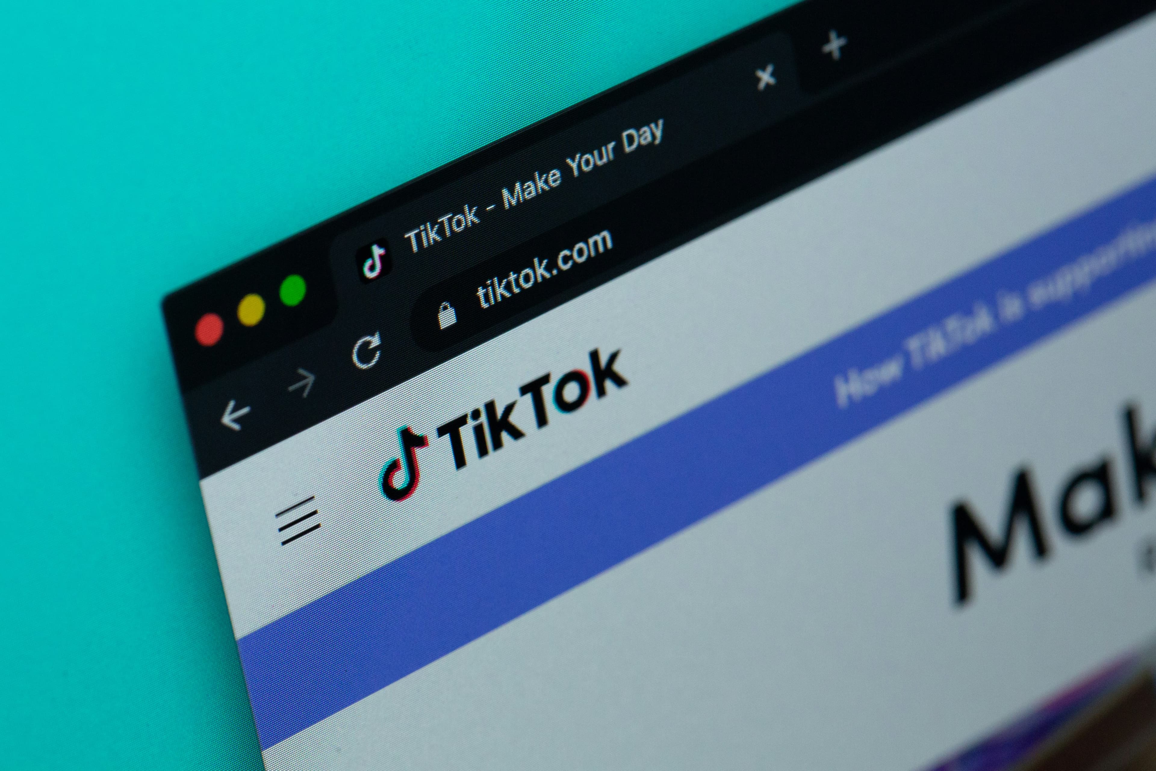 TikTok Ads Manager interface with ecommerce campaign